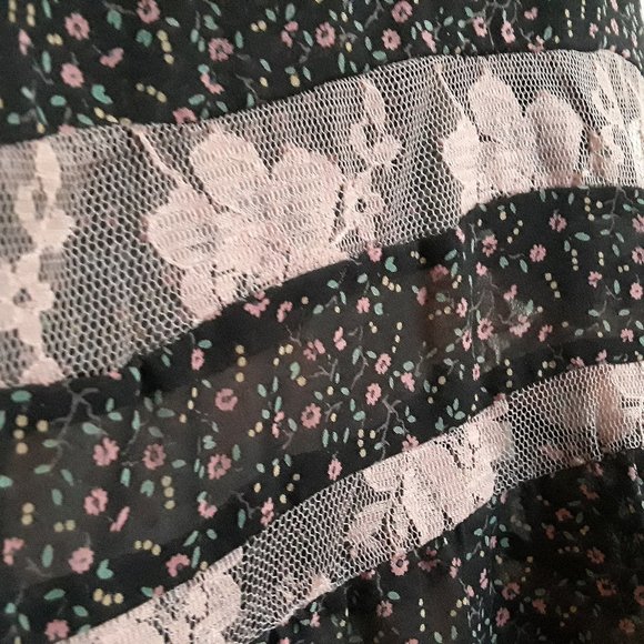 Calico rose print & lace semi sheer tunic 37" bust Medium  (T-318) - Picture 3 of 4